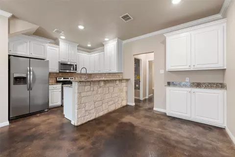 406 Spring St, Mcgregor, TX 76657 photo 6