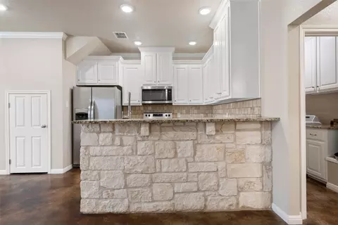 406 Spring St, Mcgregor, TX 76657 photo 8