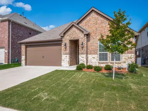 2912 Brady Starr Dr, Aubrey, TX 76227