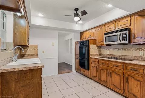 Kitchen - 809 Monique, Cedar Hill, TX 75104 photo 2 of 3