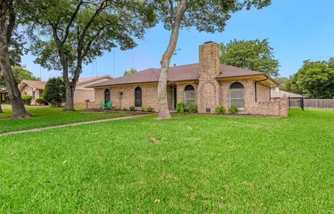 809 Monique, Cedar Hill, TX 75104