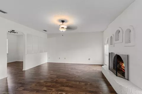 Living - 809 Monique, Cedar Hill, TX 75104 photo 2 of 4