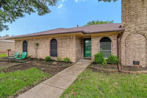 Exterior - 809 Monique, Cedar Hill, TX 75104 photo 3 of 5