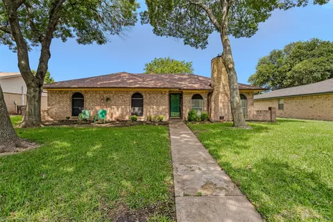 Exterior - 809 Monique, Cedar Hill, TX 75104 photo 2 of 5