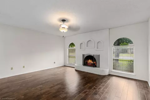 Living - 809 Monique, Cedar Hill, TX 75104 photo 3 of 4