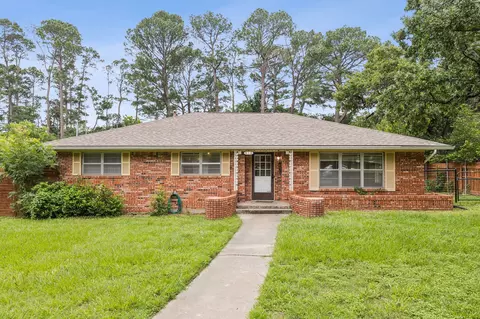 916 Edgewood Pl, Denton, TX 76209