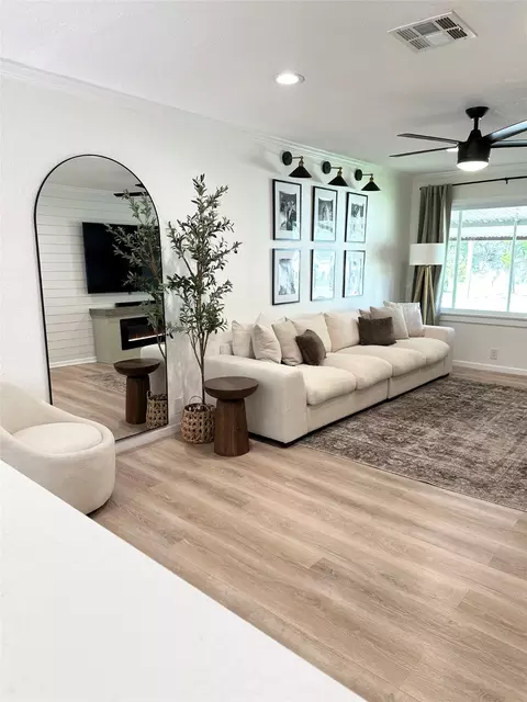 107 S Lakeview Dr, Lacy Lakeview, TX 76705