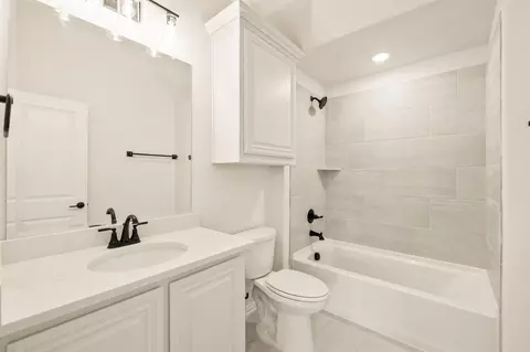 Bath - 924 Split Oak Ln, Anna, TX 75409 photo 4 of 4