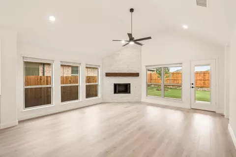 Living - 924 Split Oak Ln, Anna, TX 75409 photo 4 of 6