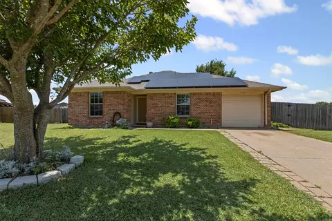 1107 Lynnwood Ct, Cleburne, TX 76033