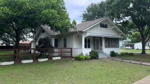 573 S Preston Ave, Van Alstyne, TX 75495