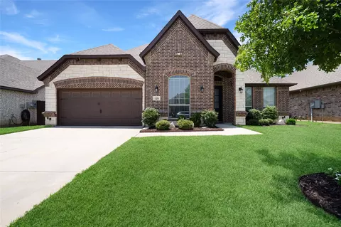 129 Colonial Dr, Joshua, TX 76058
