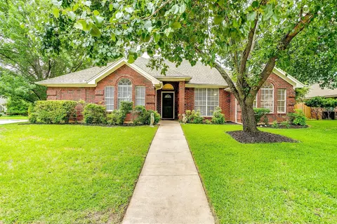 401 Inland Cir, Azle, TX 76020