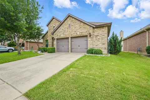 1616 Nightingale Dr, Aubrey, TX 76227