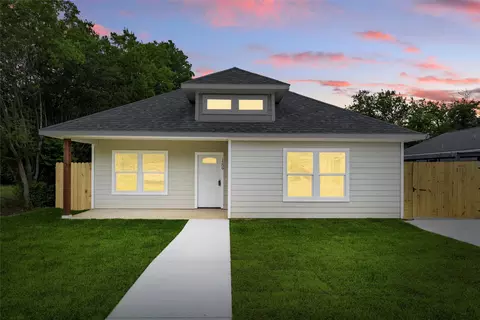 1209 E Annie St, Fort Worth, TX 76104