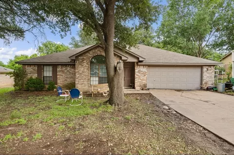 121 E Santa Anna Dr, Robinson, TX 76706