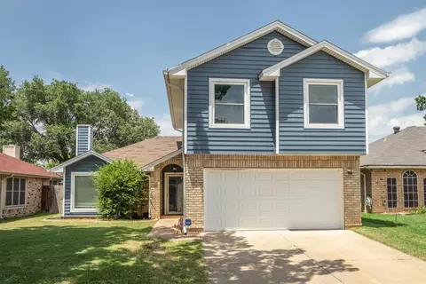 8633 Brushy Creek Trl, Fort Worth, TX 76118