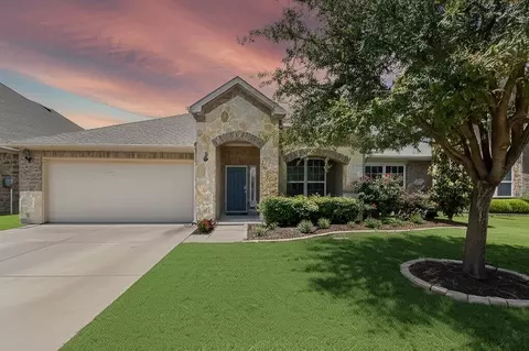 8005 Ponwar Dr, Fort Worth, TX 76131