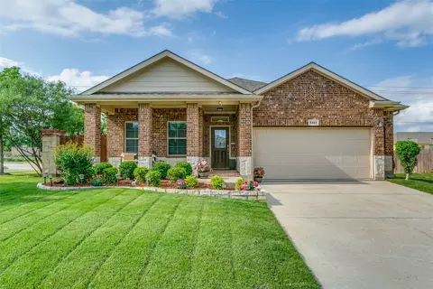 5901 Glenwood Dr, Denton, TX 76208