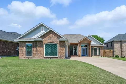 202 Centenial Ave, Ennis, TX 75119