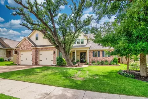 17023 Salado Dr, Woodway, TX 76712