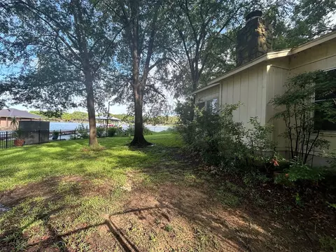 202 Thunderbird Dr, Mabank, TX 75156