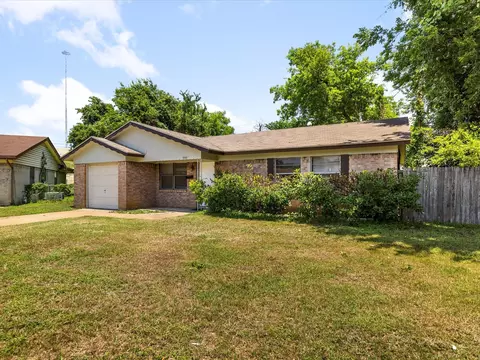 6505 Rose Ct, Forest Hill, TX 76140