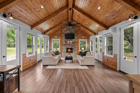 828 Crooked Creek Rd, Edgewood, TX 75117