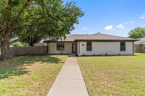 2150 Wellington Dr, Grand Prairie, TX 75051