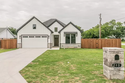 213 S Hitt St, Boyd, TX 76023