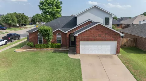 951 Benjamin Dr, Burleson, TX 76028