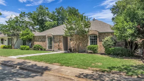 8534 Vista View Dr, Dallas, TX 75243