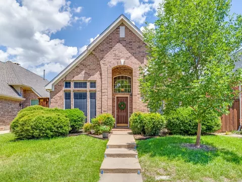 8416 Gateway Dr, Plano, TX 75025