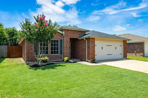 2104 Blanco Ln, Justin, TX 76247