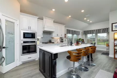 513 Livia St, Burleson, TX 76028