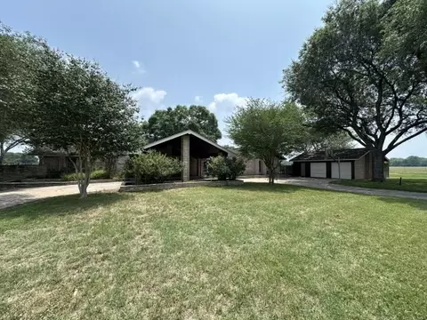 89 Private Road 3090, Shiner, TX 77984
