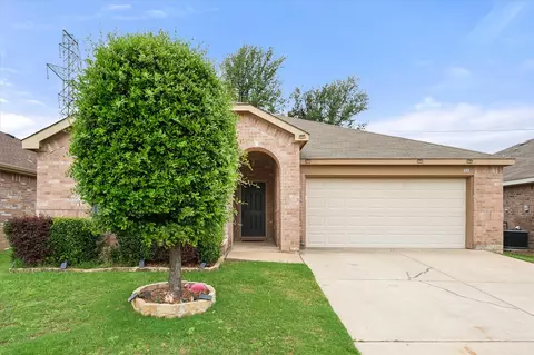 1856 Lynnwood Hills Dr, Fort Worth, TX 76112