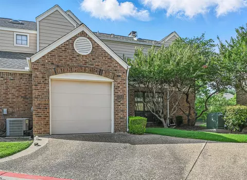 211 Cimarron Trl #8, Irving, TX 75063