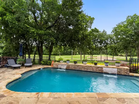 5504 Greenview Ct, North Richland Hills, TX 76148