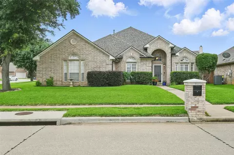 2300 Glenmoor Dr, Arlington, TX 76001