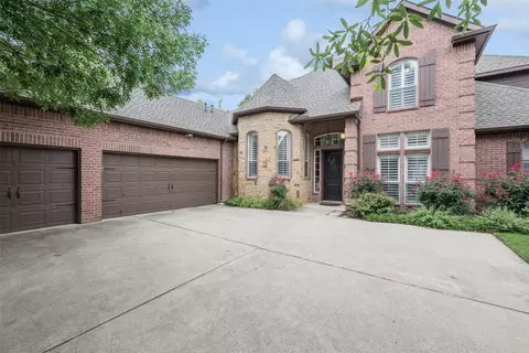2211 Creek Crossing Dr, Corinth, TX 76210