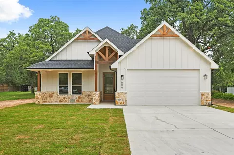 609 N Stewart St, Azle, TX 76020