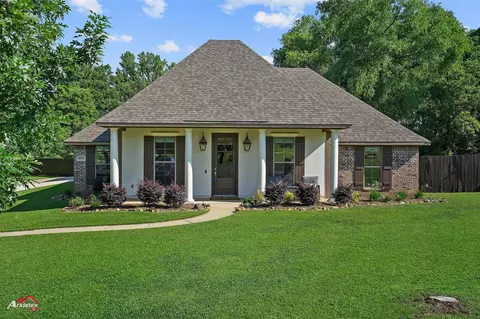 4101 Periwinkle Ln, Benton, LA 71006