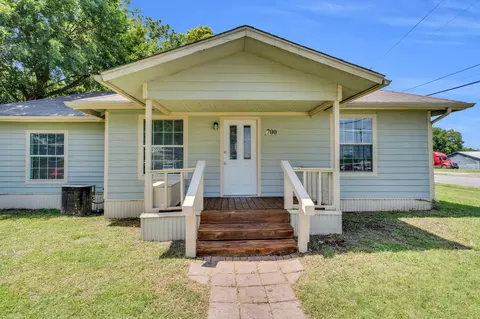 700 Ellis St, Waxahachie, TX 75165