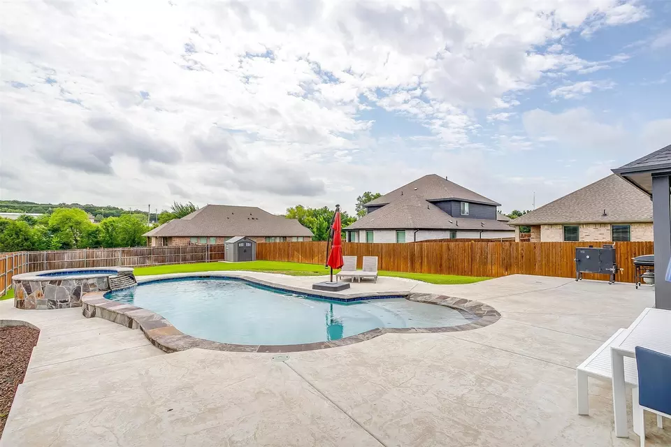 Exterior - 1245 Rushmore, Burleson, TX 76028 photo 6 of 9