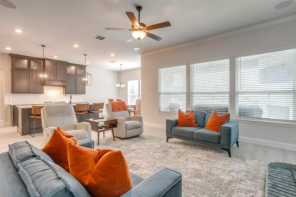 Living - 1245 Rushmore, Burleson, TX 76028 photo 4 of 4