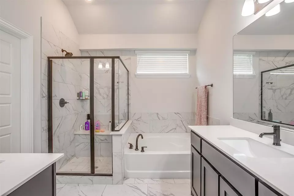 Bath - 1245 Rushmore, Burleson, TX 76028 photo 2 of 3