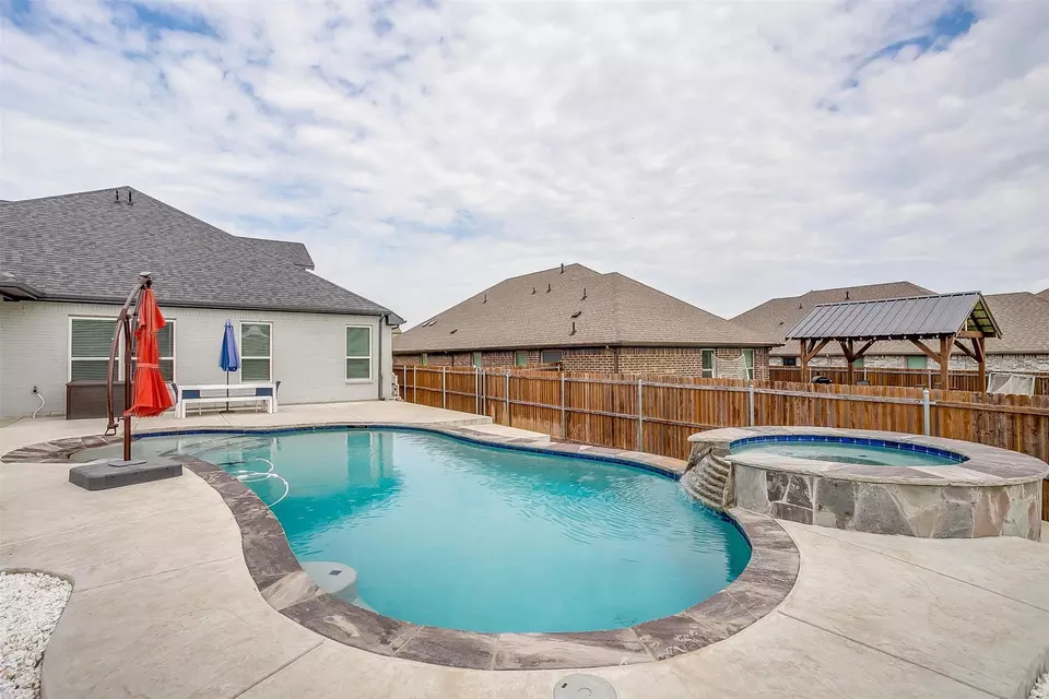 Exterior - 1245 Rushmore, Burleson, TX 76028 photo 7 of 9