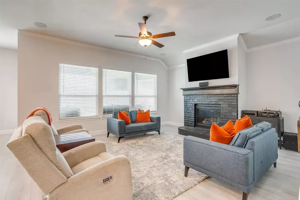 Living - 1245 Rushmore, Burleson, TX 76028 photo 1 of 4