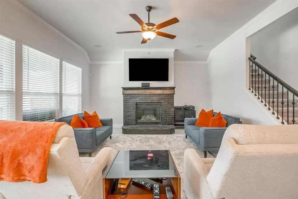 Living - 1245 Rushmore, Burleson, TX 76028 photo 2 of 4